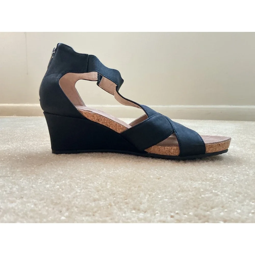 Adrienne Vittadini Women Black Suede Whimsy Wedge Sandal Peep Toe w/Zipper Sz7.5